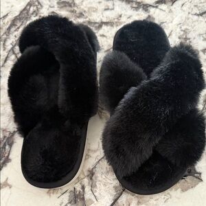Luxurious Black Faux Fur Women's Slippers